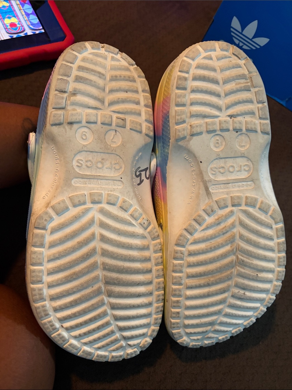 CROCS Tie-Dye Clogs in Yellow Blue Pink Women size 9 - Picture 3 of 5
